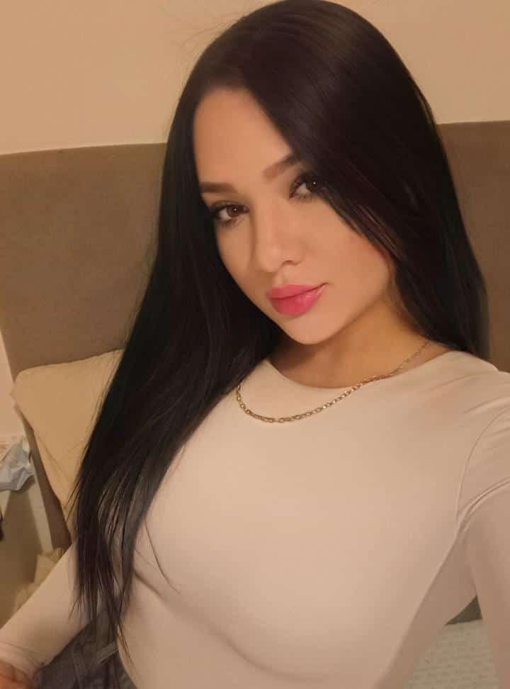 666376395: Chica busca chico en Barcelona