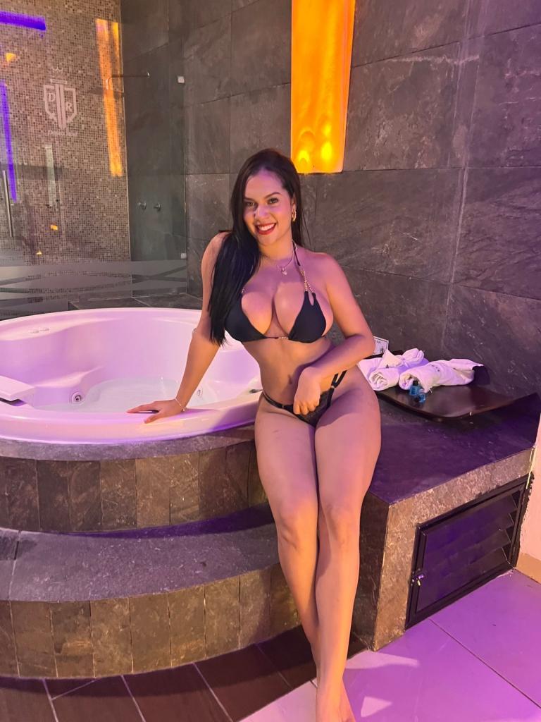 Chica busca chico en Ibiza: 