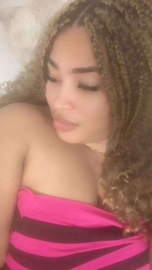 665121679: Chica busca chico en Barcelona