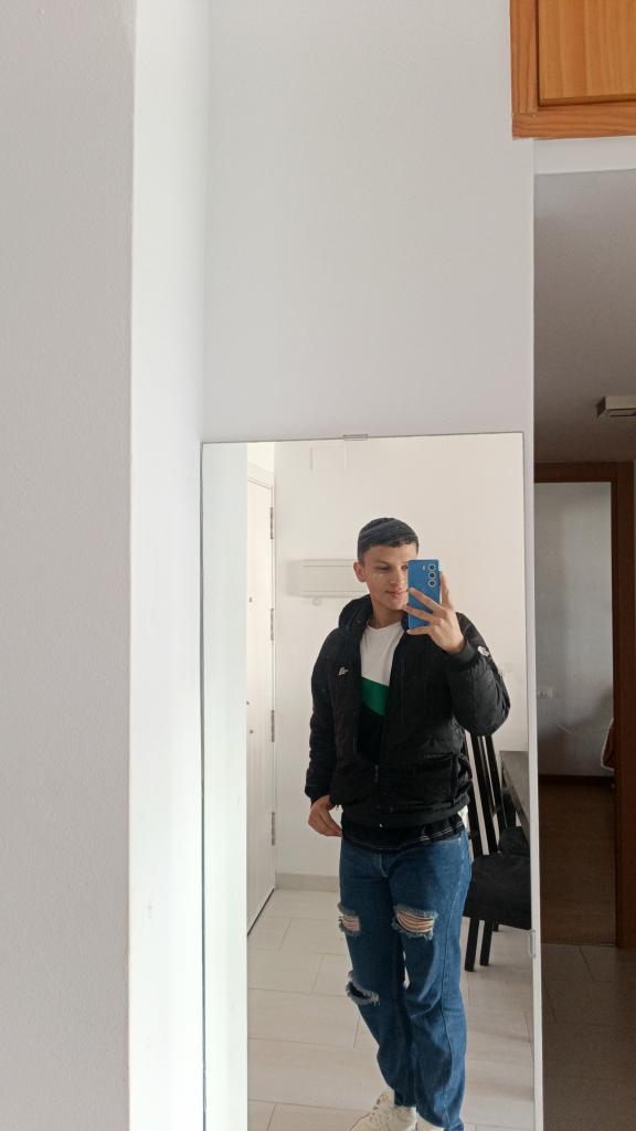 Chico busca chica en Sevilla: 