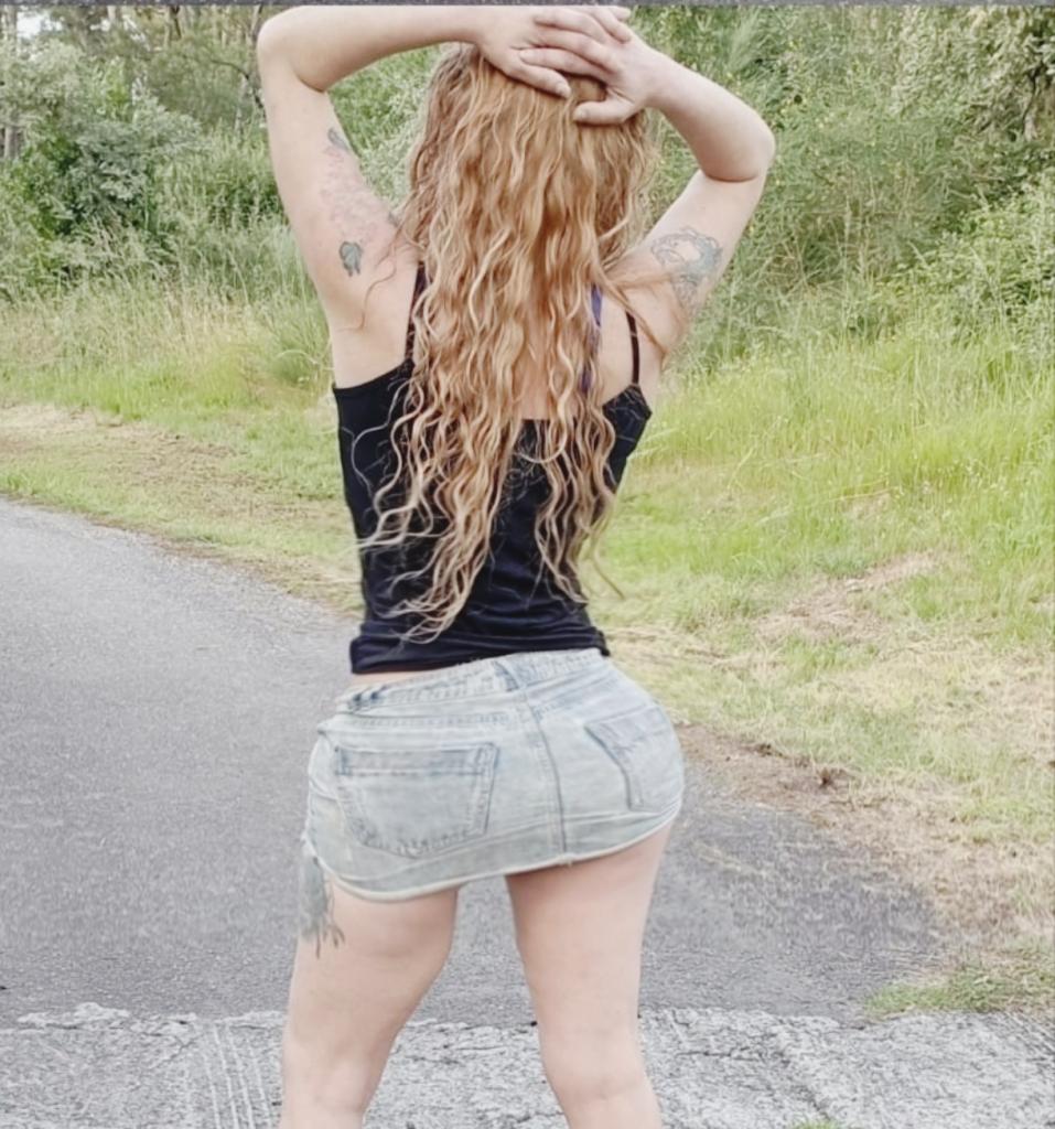 697123246: Chica busca chico en Orense