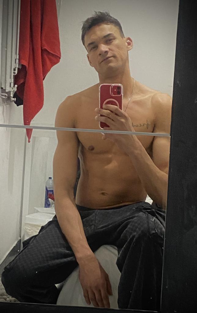 662530822: Chico busca chica en Barcelona