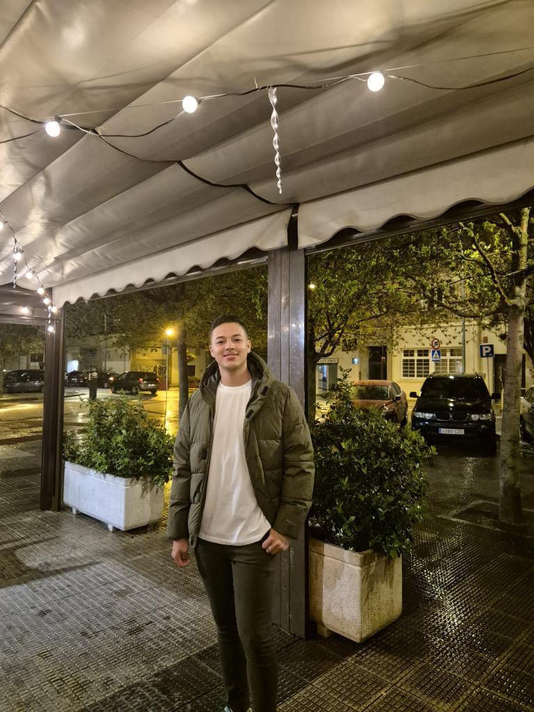 664432830: Chico busca chica en Madrid