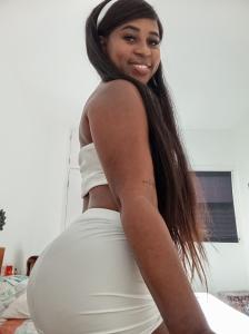 634111454: Chica busca chico en Gerona