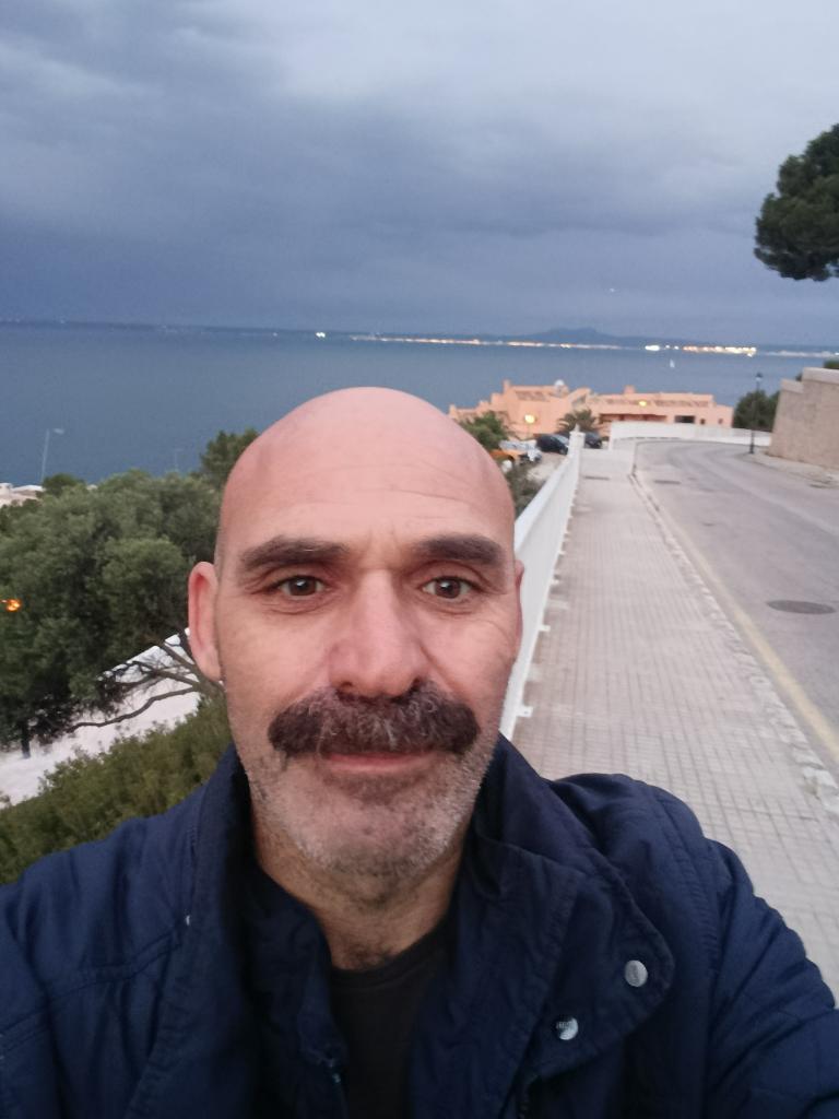 Chico busca chica en Mallorca: 