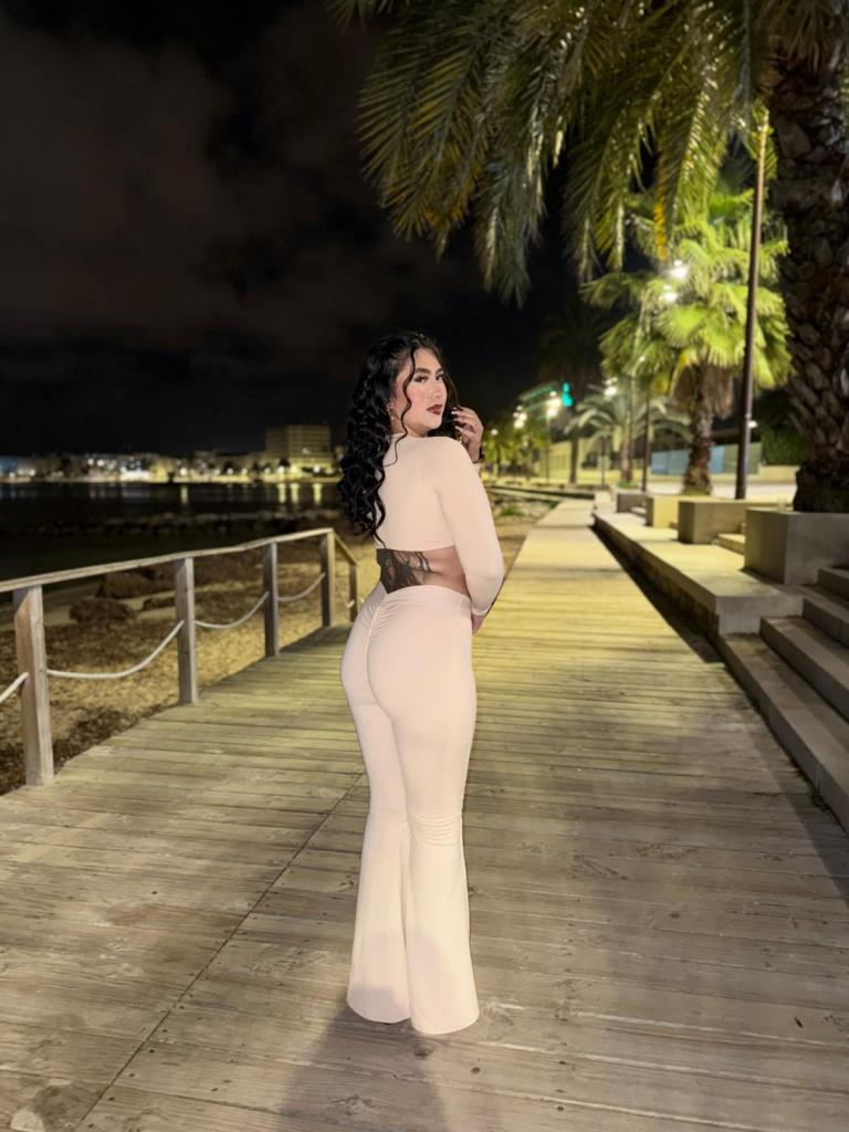 Chica busca chico en Ibiza: Chica busca chico