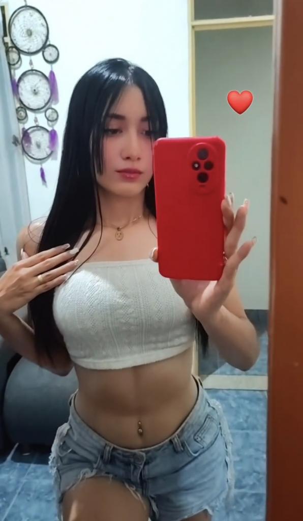 692802967: Chica busca chico en Barcelona