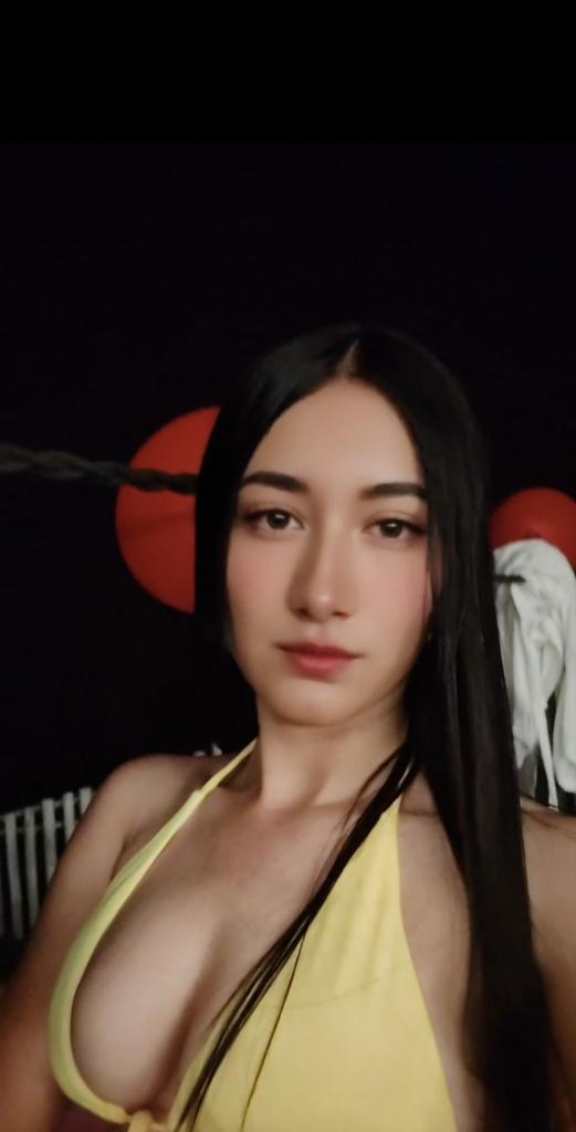 692802967: Chica busca chico en Barcelona