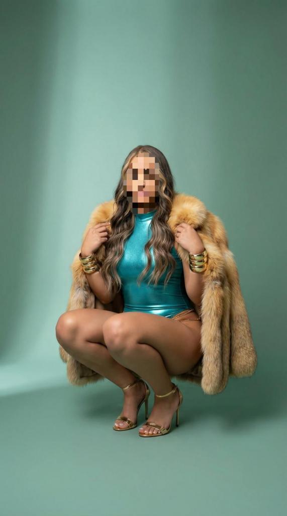 613865757: Chica busca chico en Sevilla