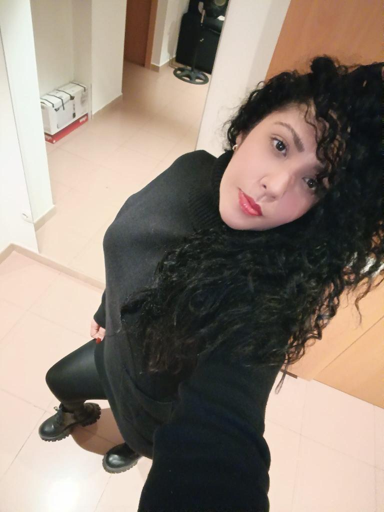 613945971: Chica busca chico en Barcelona