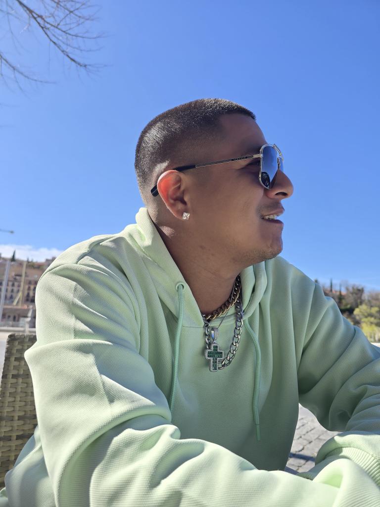 614877054: Chico busca chica en Madrid