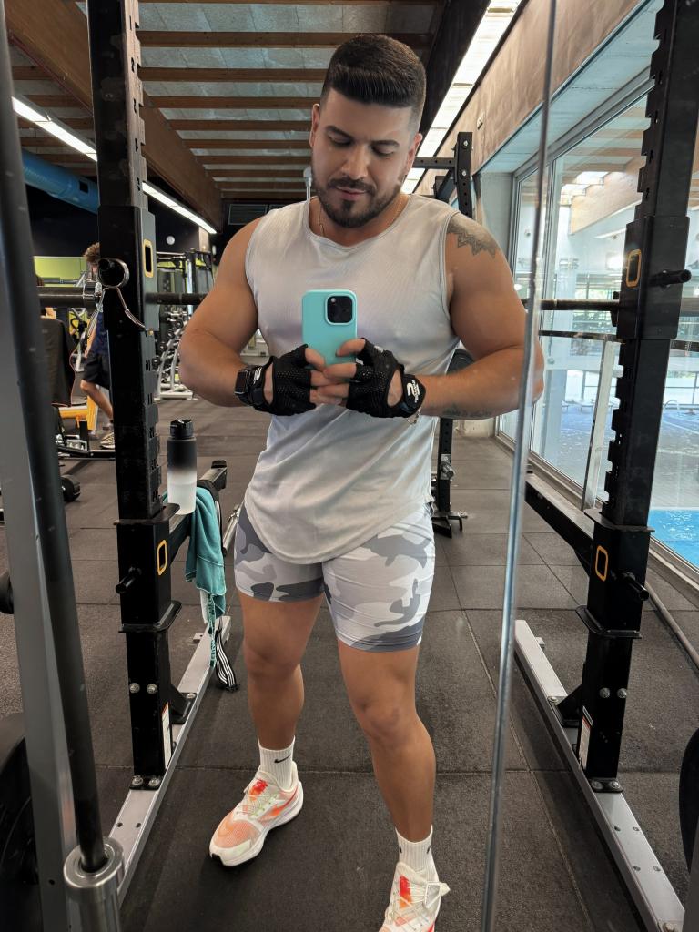 Chico busca chica en Sevilla: 