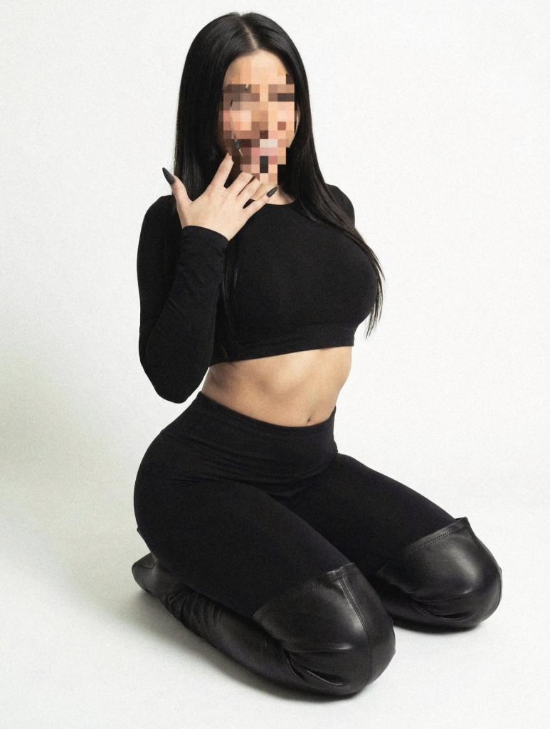 631298248: Chica busca chico en La Coruña