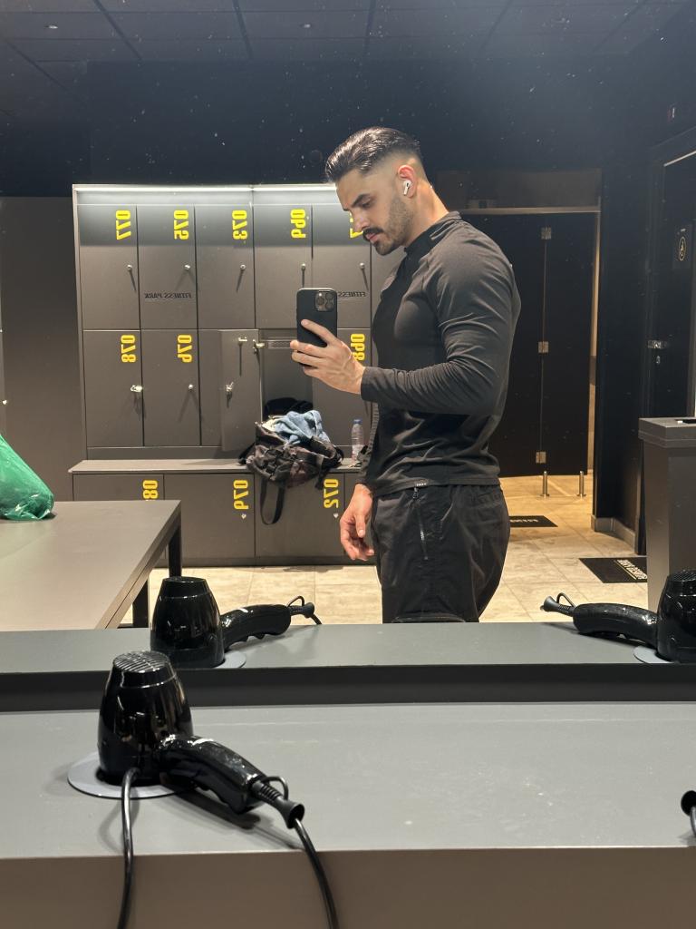 Chico busca chica en Sevilla: 