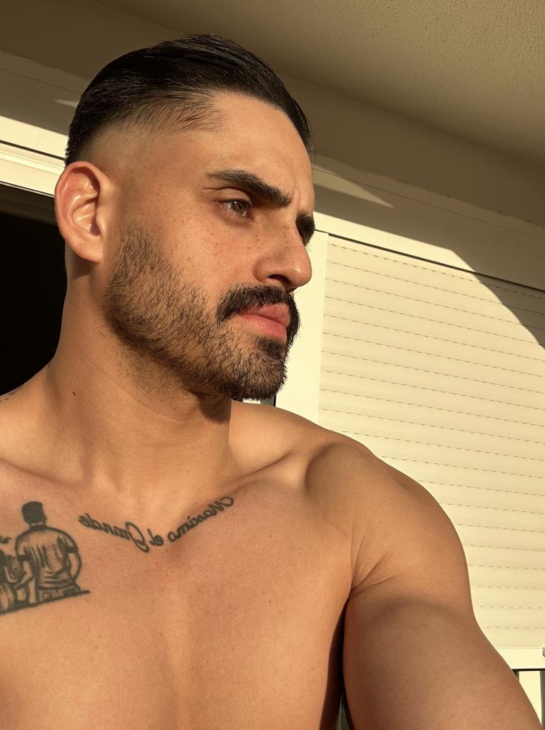 Chico busca chica en Sevilla: 