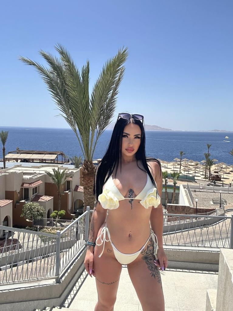 631505373: Chica busca chico en Ibiza