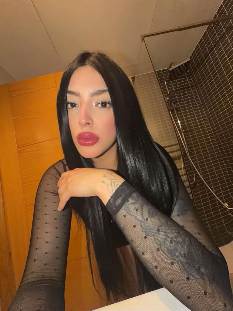 Chica busca chico en Ibiza: Chica busca chico