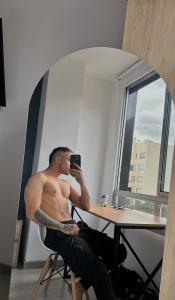 647414658: Chico busca chica en Madrid