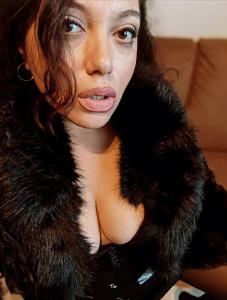 655236041: Chica busca chico en Sevilla