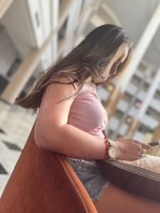 667694619: Chica busca chico en Sevilla