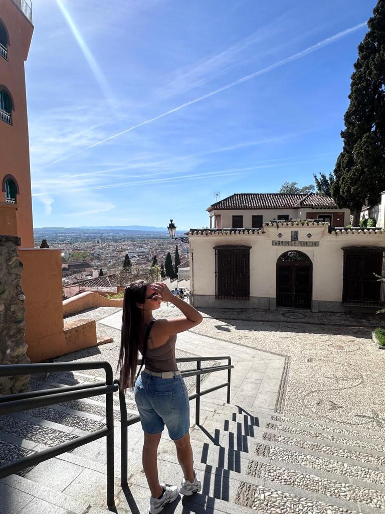 Chica busca chico en Granada: Chica busca chico