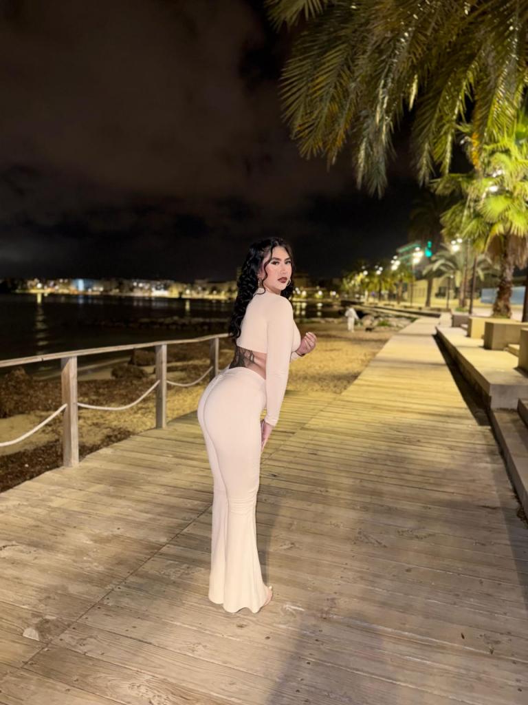 Chica busca chico en Ibiza: 