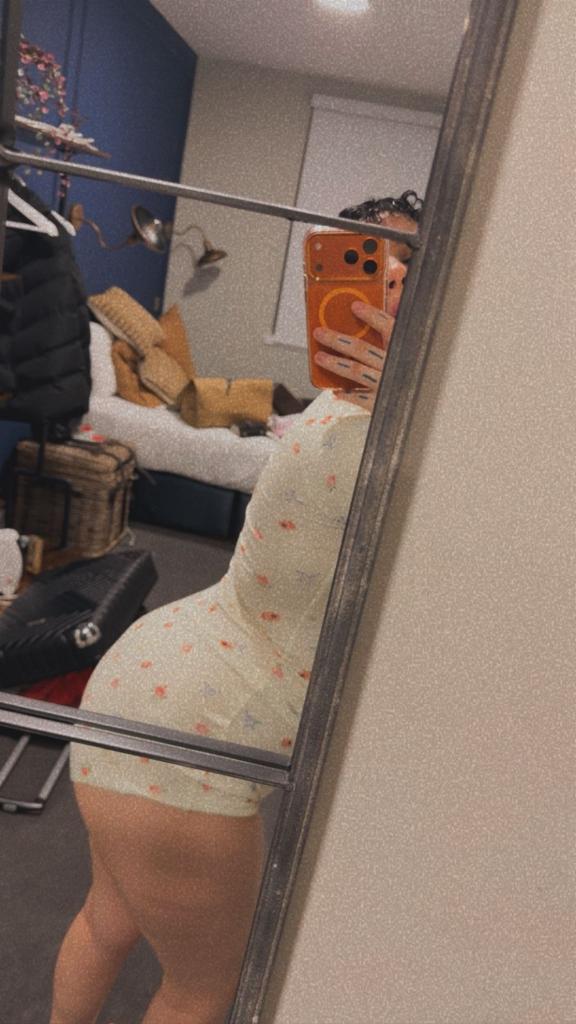 Chica busca chico en Ibiza: 