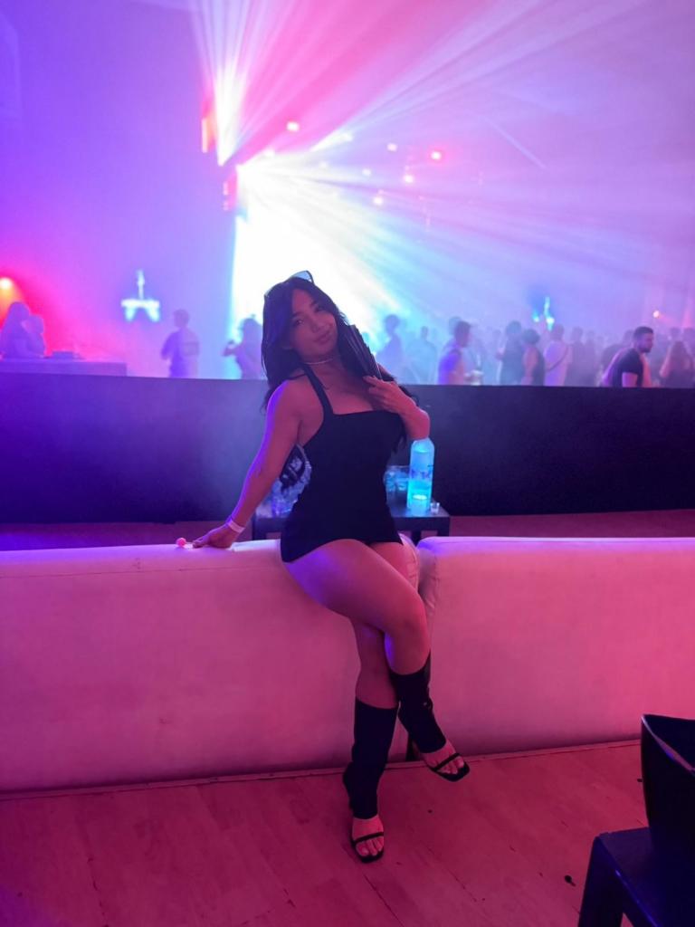 Chica busca chico en Málaga: Chica busca chico