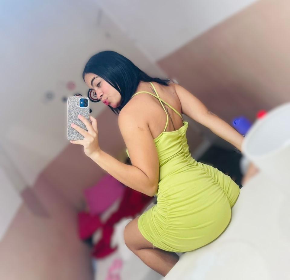 664039809: Chica busca chico en Barcelona