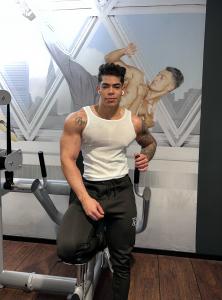 692933691: Chico busca chica en Valencia