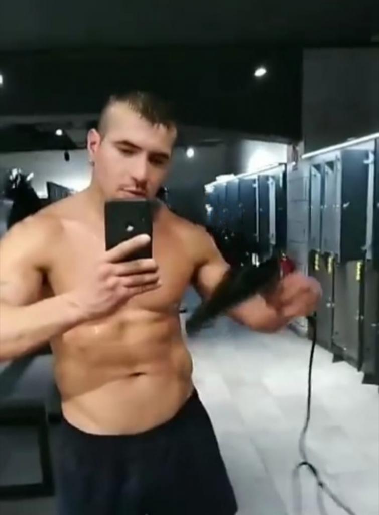 647793551: Chico busca chica en Barcelona