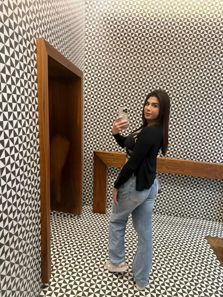 647089211: Travesti en Álava