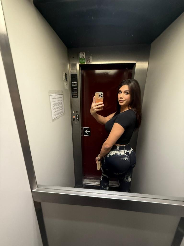 647089211: Travesti en Álava