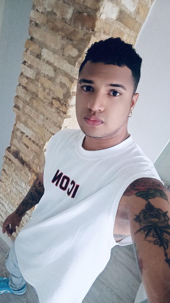663496572: Chico busca chica en Valencia
