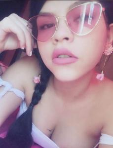 677380935: Chica busca chico en Sevilla