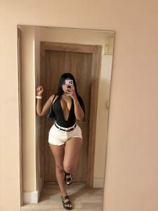 631329886: Chica busca chico en Valencia