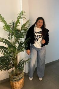 607489433: Chica busca chico en Málaga