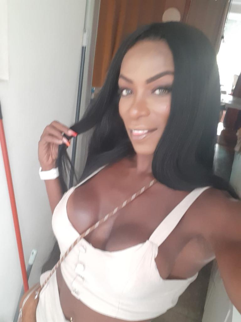 677676755: Travesti en Álava