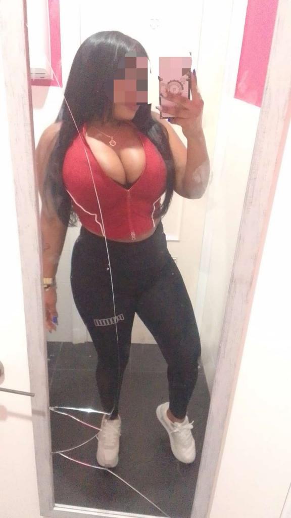 687790872: Chica busca chico en Orense