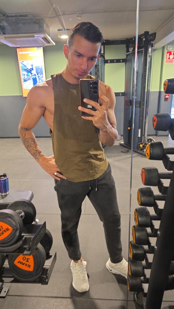 624392019: Chico busca chica en Barcelona