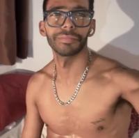 696405358: Chico busca chica en Barcelona