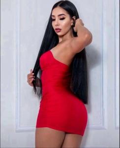 664149221: Chica busca chico en Barcelona