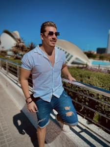 Chico busca chica en Valencia: 