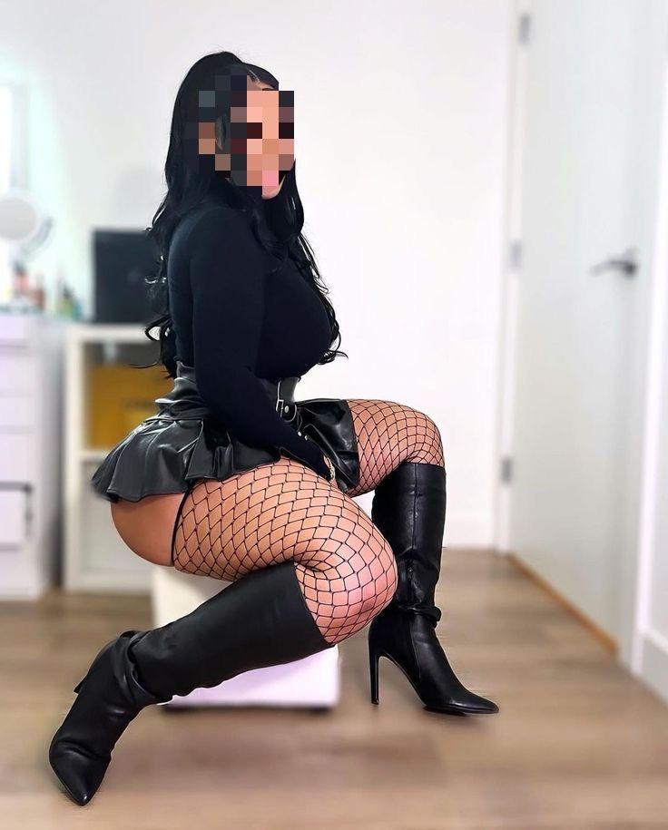 663186087: Chica busca chico en Sevilla