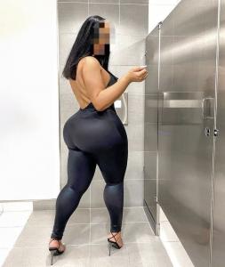 663186087: Chica busca chico en Sevilla