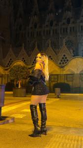 661629375: Chica busca chico en Barcelona