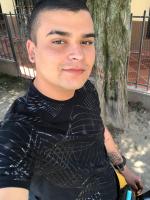 617443081: Chico busca chica en Madrid