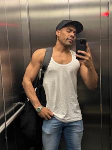 677357049: Chico busca chica en Las Palmas