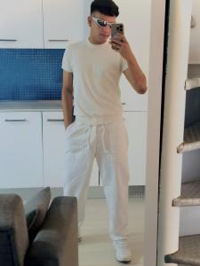 664295057: Chico busca chica en La Coruña