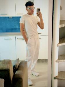 664295057: Chico busca chica en La Coruña